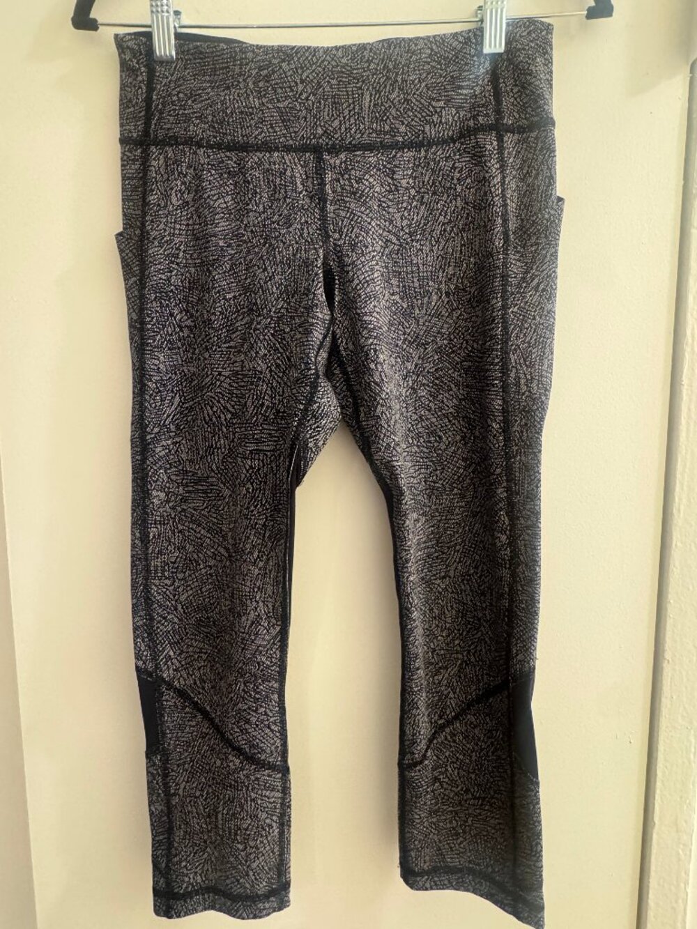 lululemon Black White Printed Cropped Leggings Size Small